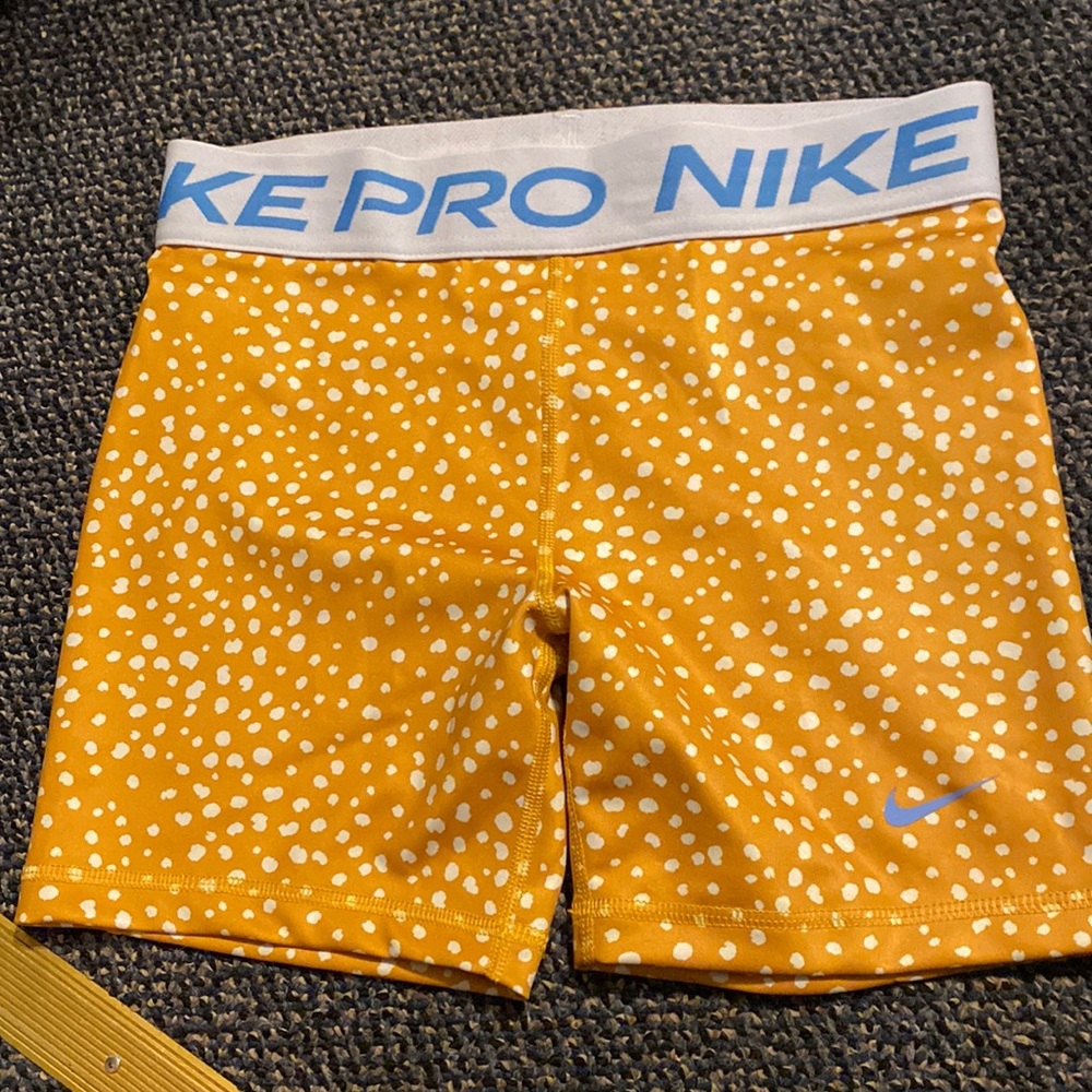 orange nike-pro spandex with white pokadot design #spandex #nike